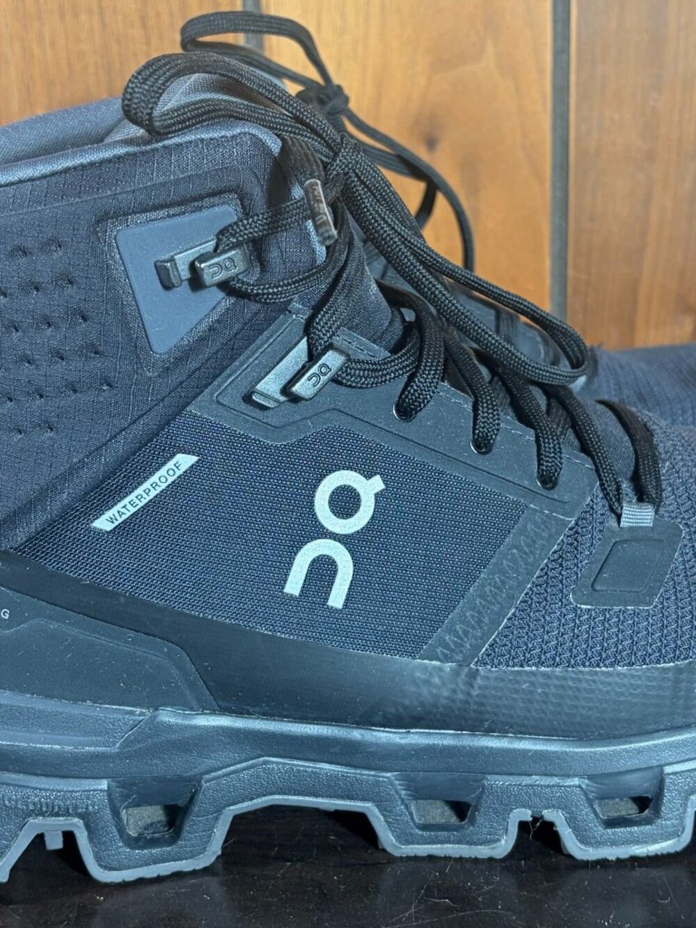 On Cloudrock 2 Waterproof Hiking Boots Mid Mens Sz 9 Black Eclipse - EUC